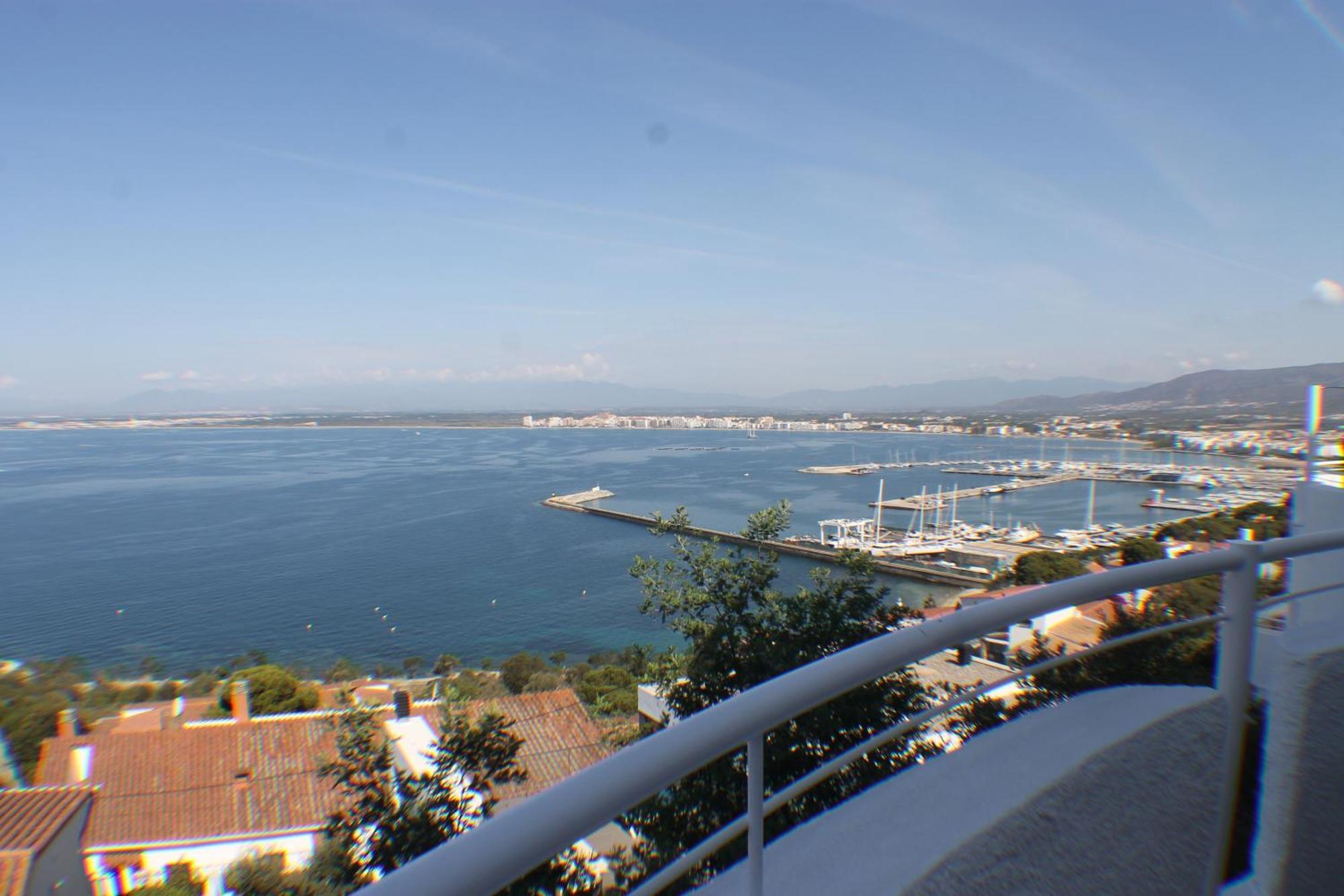 Agi Castell Mar Apartment Roses Bagian luar foto