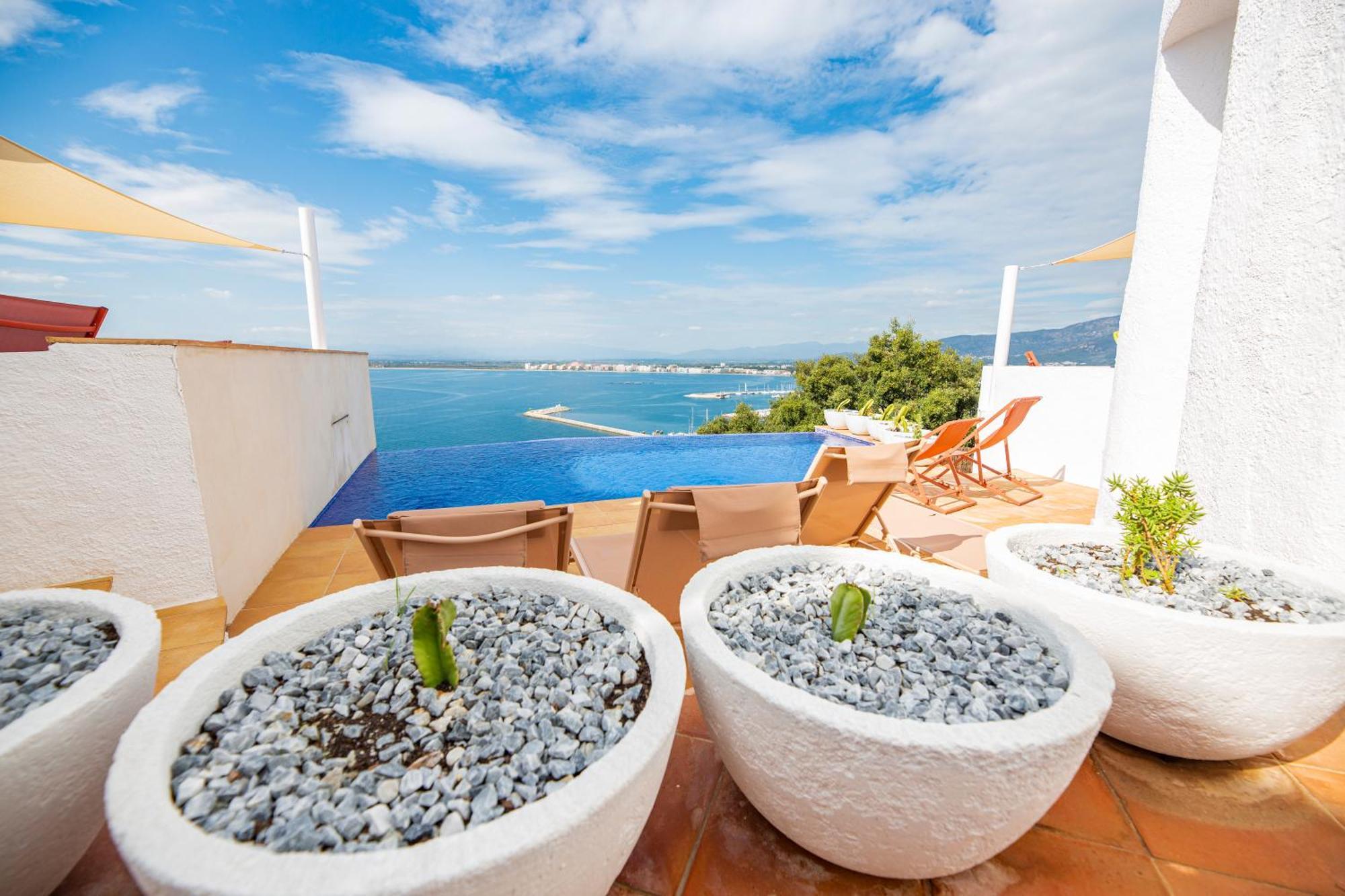 Agi Castell Mar Apartment Roses Bagian luar foto
