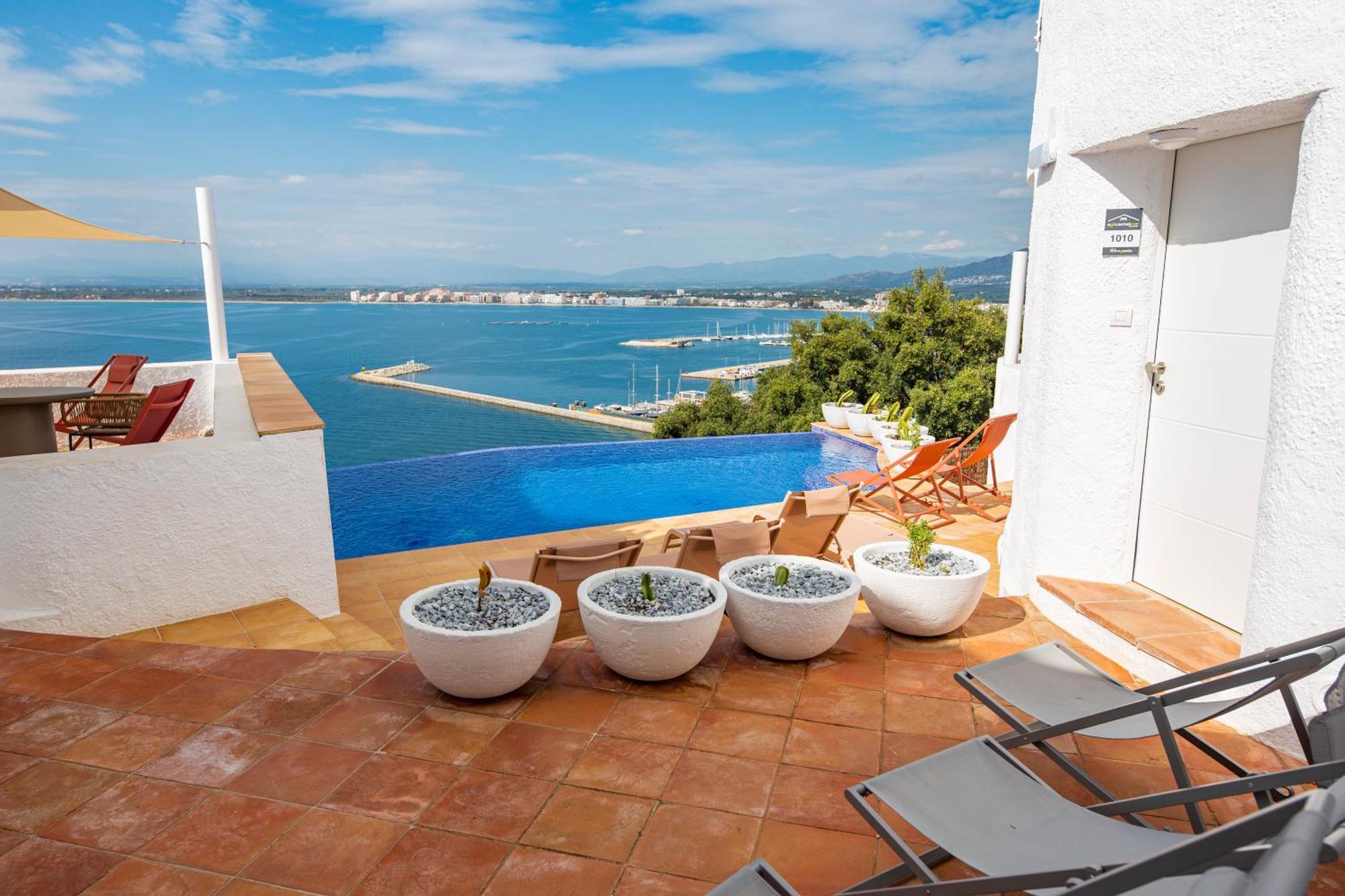 Agi Castell Mar Apartment Roses Bagian luar foto