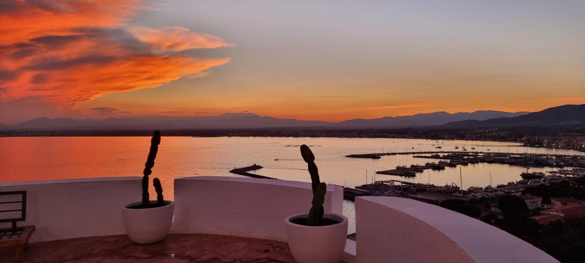 Agi Castell Mar Apartment Roses Bagian luar foto